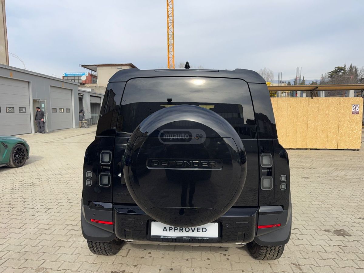 Land Rover Defender 110 