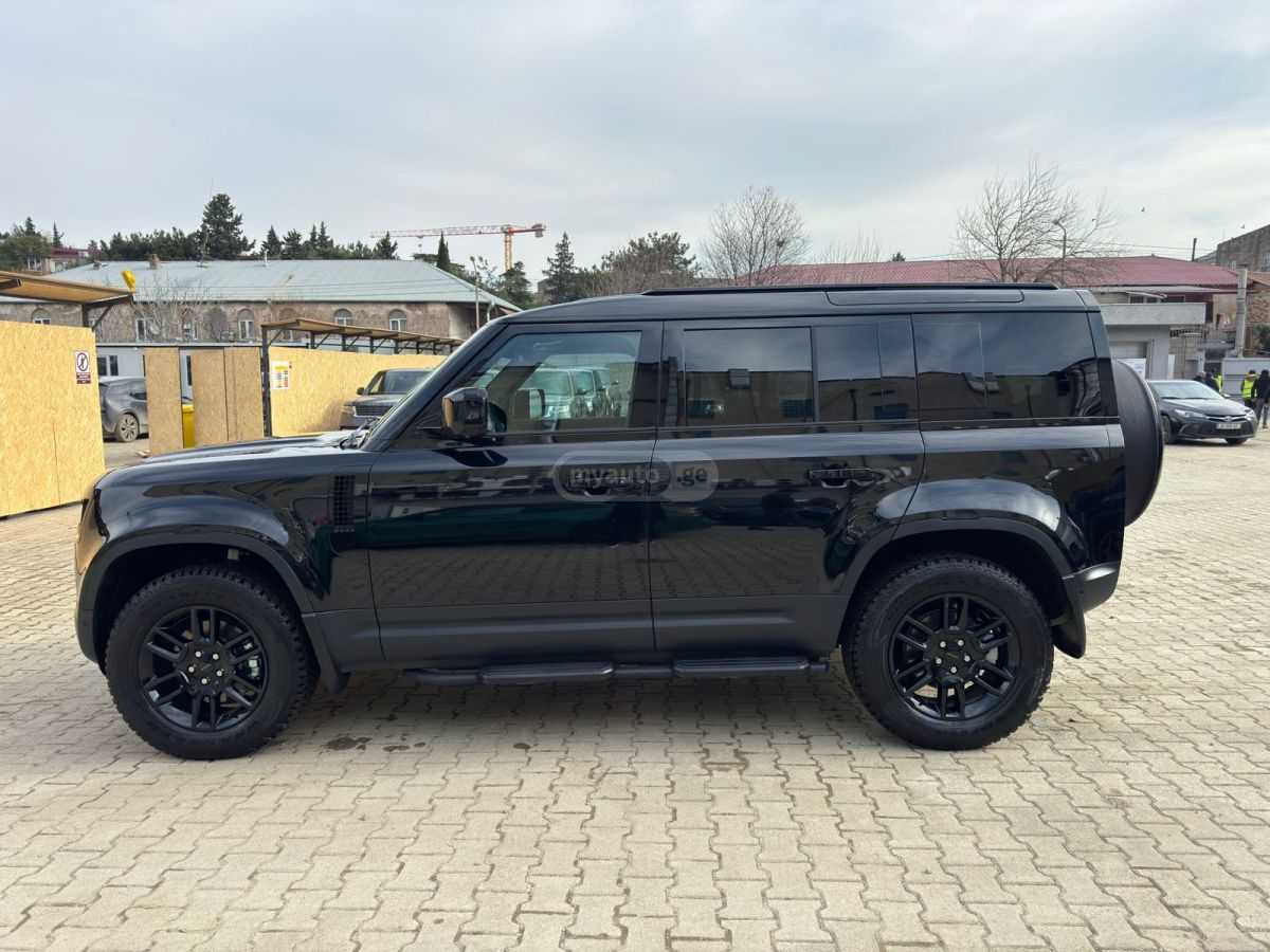Land Rover Defender 110