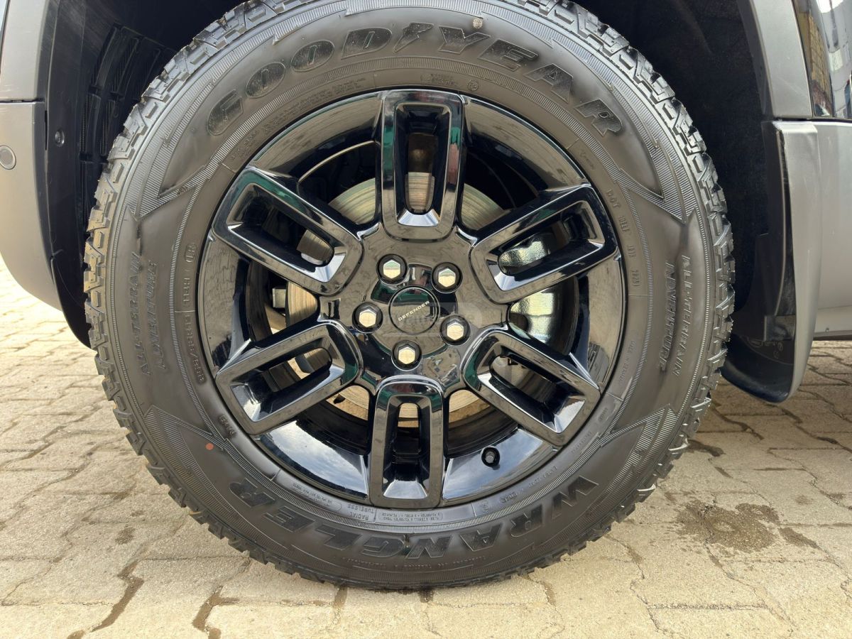 Land Rover Defender 110