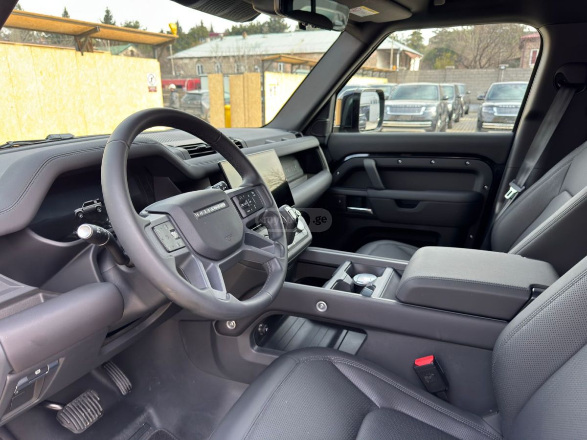 Land Rover Defender 110