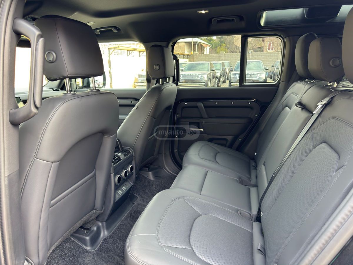 Land Rover Defender 110