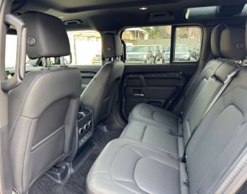 Land Rover Defender 110 S