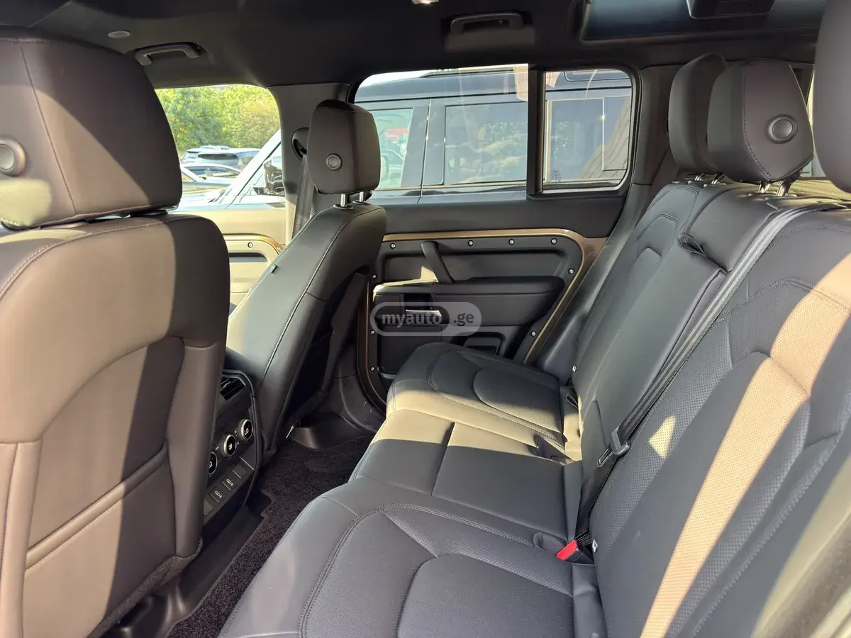 Land Rover Defender 110
