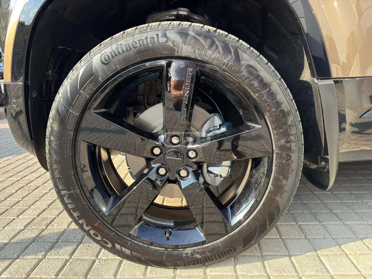 Land Rover Defender 110