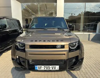 Land Rover Defender 110 
