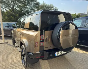 Land Rover Defender 110 