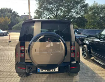 Land Rover Defender 110 