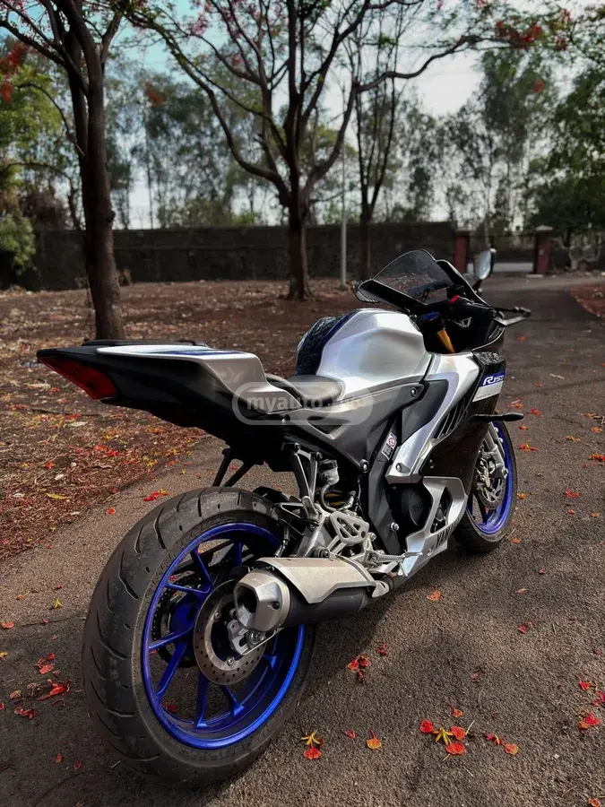 Yamaha R15 M 