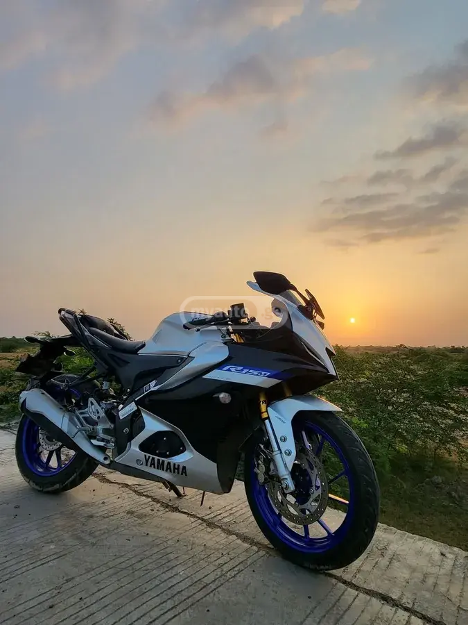 Yamaha R15 M