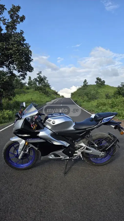 Yamaha R15 M