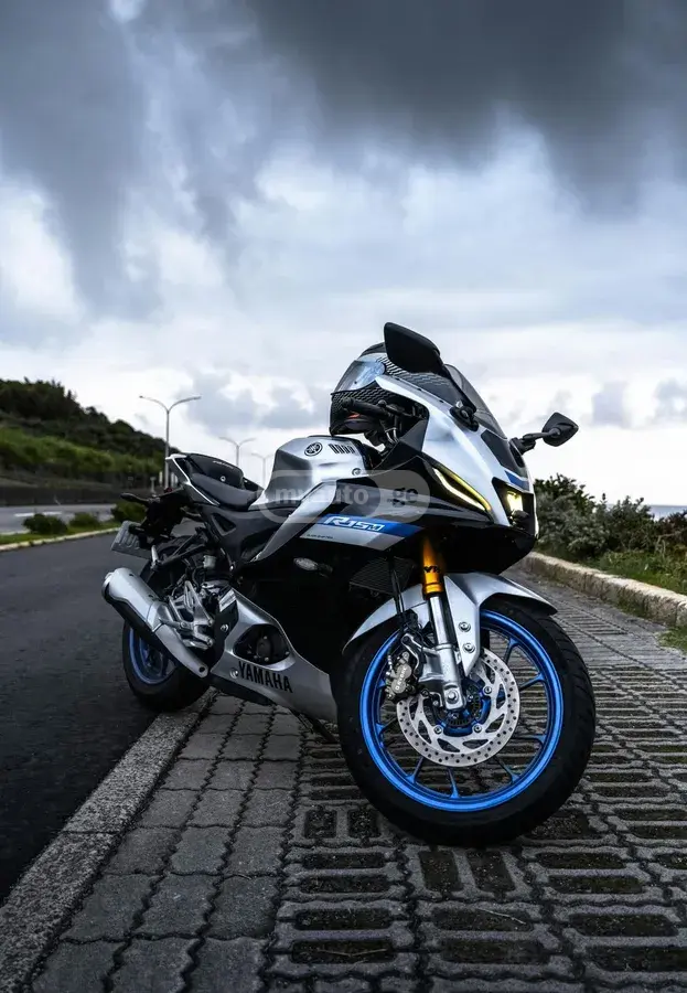 Yamaha R15 M