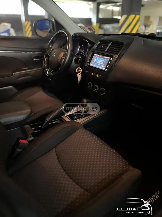 Mitsubishi Outlander Sport 