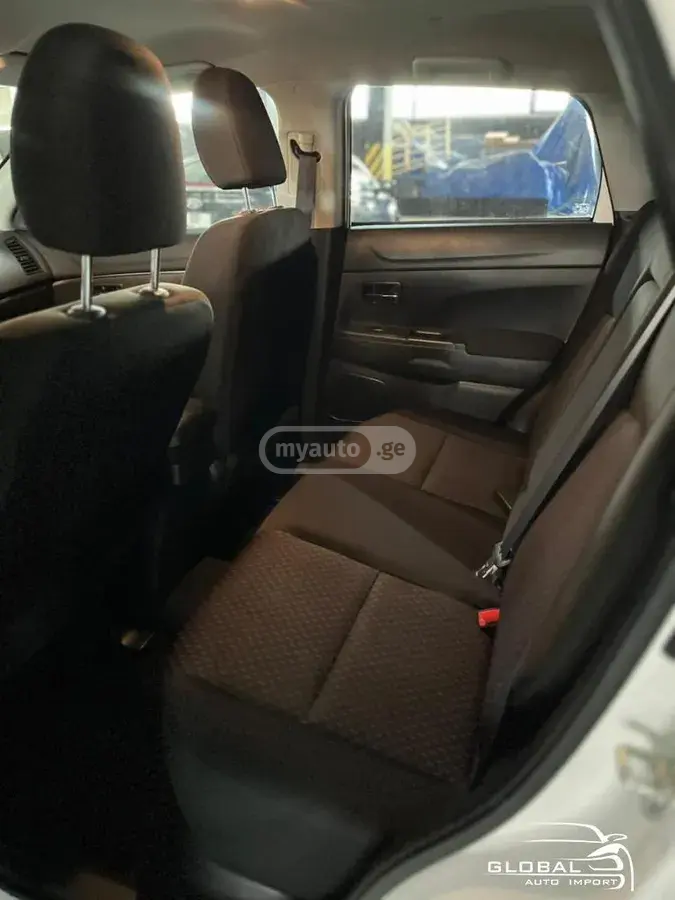 Mitsubishi Outlander Sport 