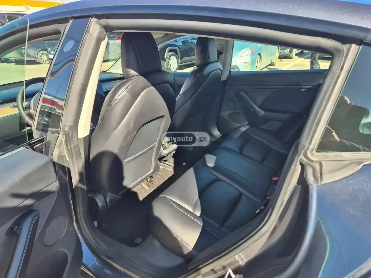 Tesla Model 3, миниатюра 10