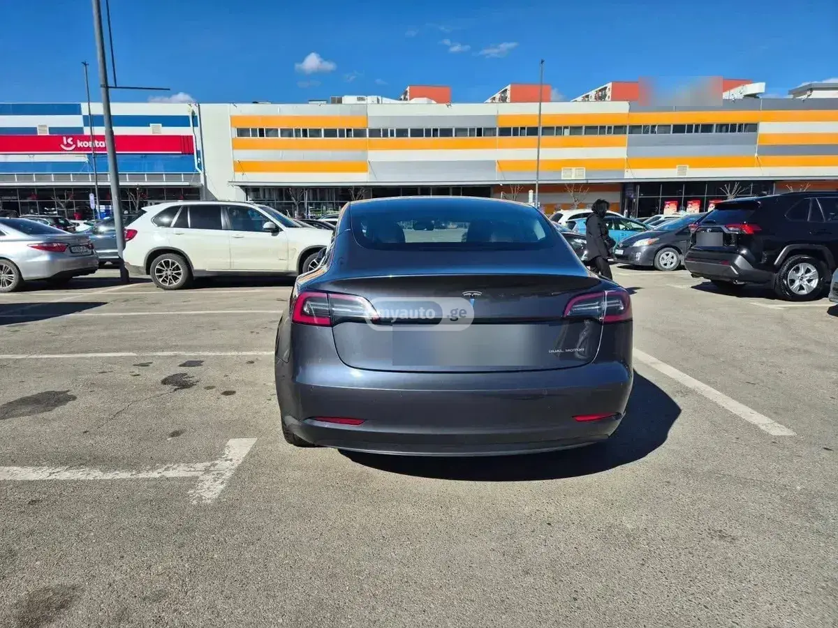 Tesla Model 3, миниатюра 3