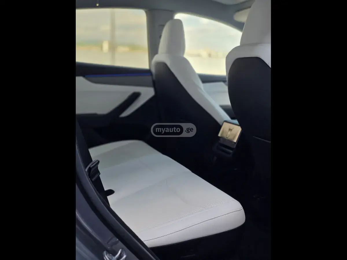Tesla Model Y, миниатюра 10