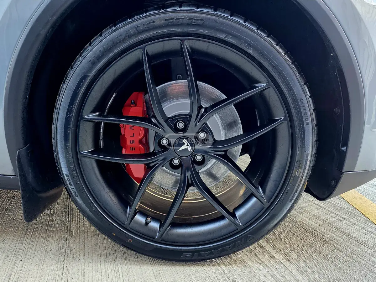 Tesla Model Y, миниатюра 13