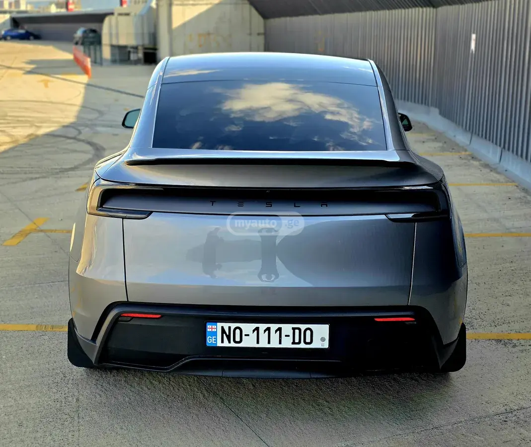 Tesla Model Y, миниатюра 7