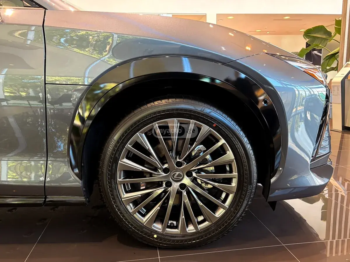 Lexus RZ 450e