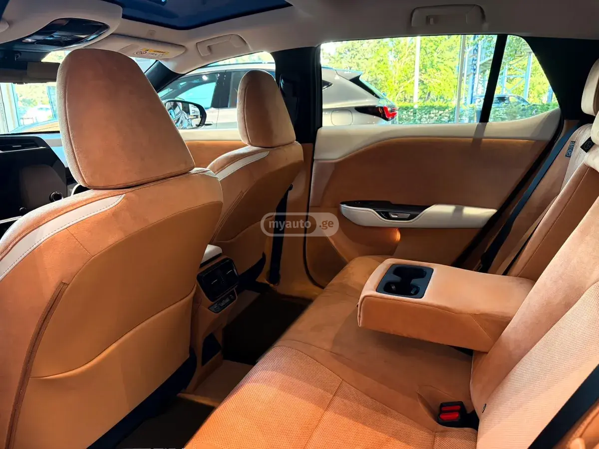 Lexus RZ 450e
