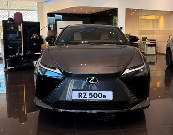 Lexus RZ 450e 