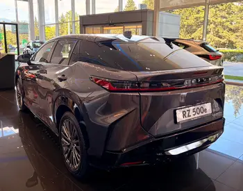 Lexus RZ 450e 