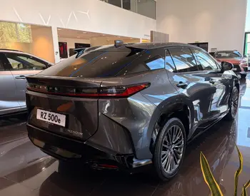 Lexus RZ 450e 