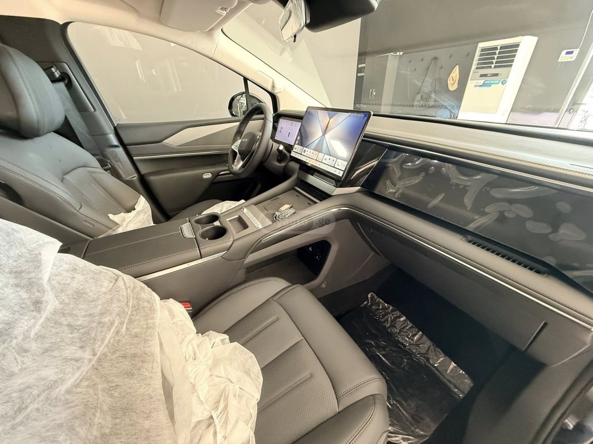 BYD M9