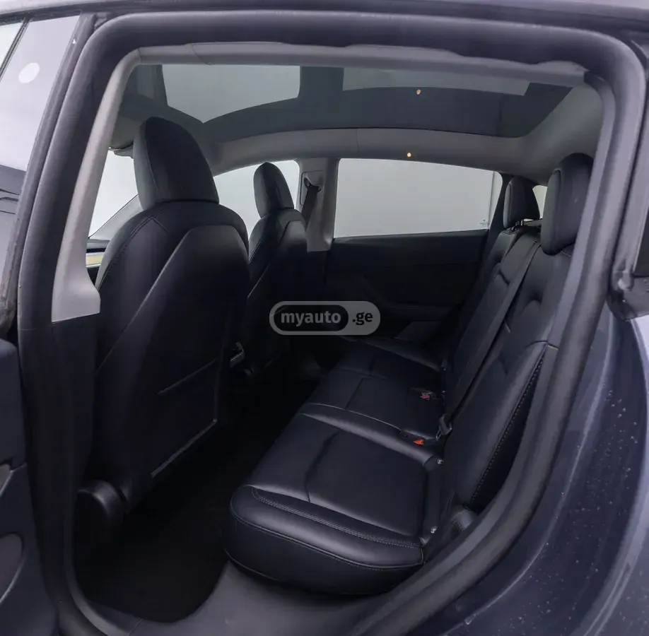 Tesla Model Y, миниатюра 11
