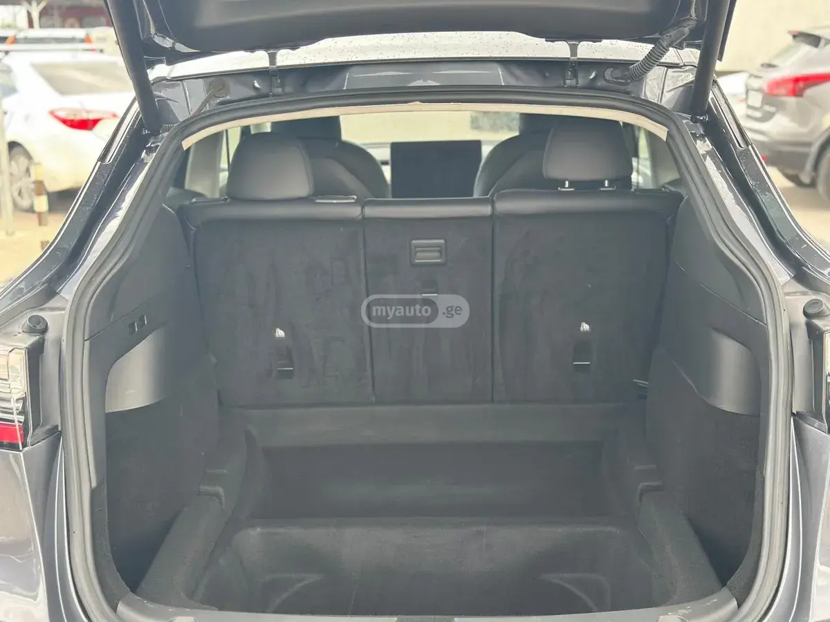 Tesla Model Y, миниатюра 14