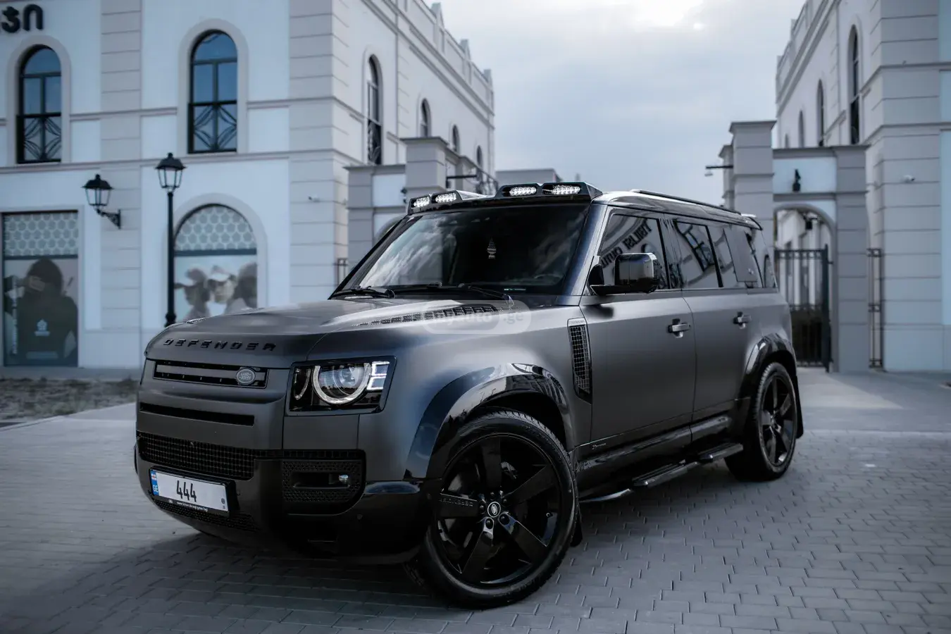 Land Rover Defender 110