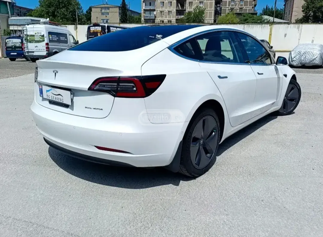 Tesla Model 3, миниатюра 5