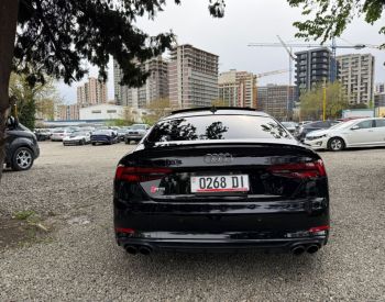 Audi S5 