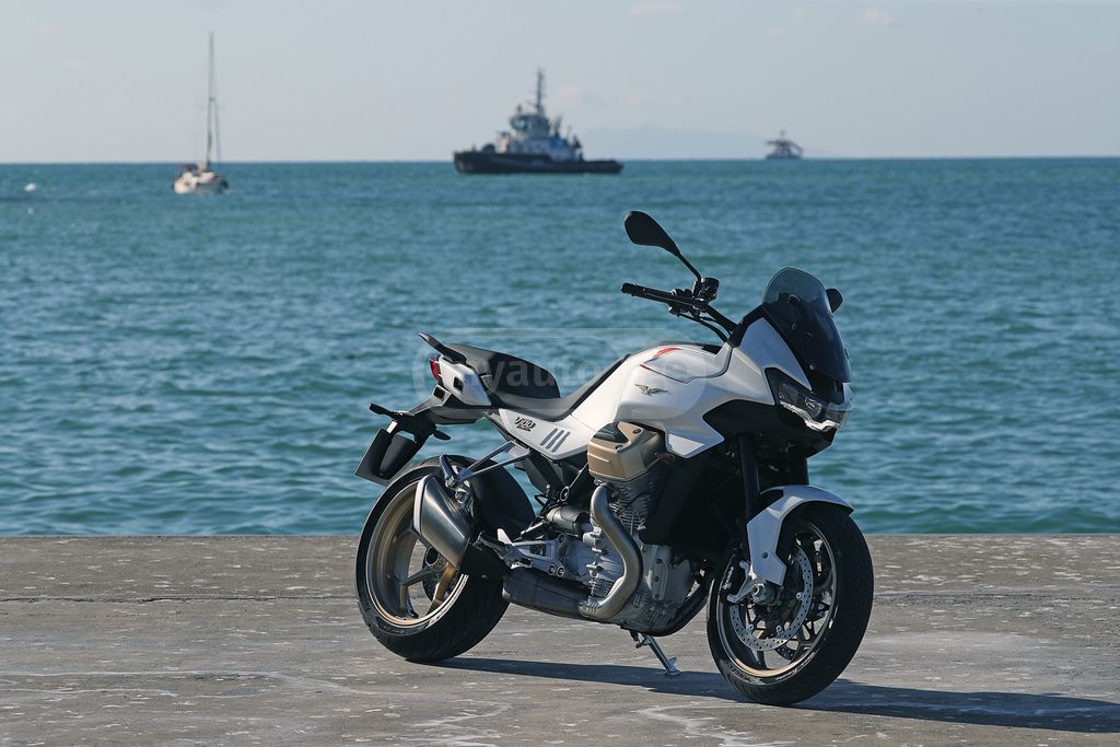Moto Guzzi v100 mandello