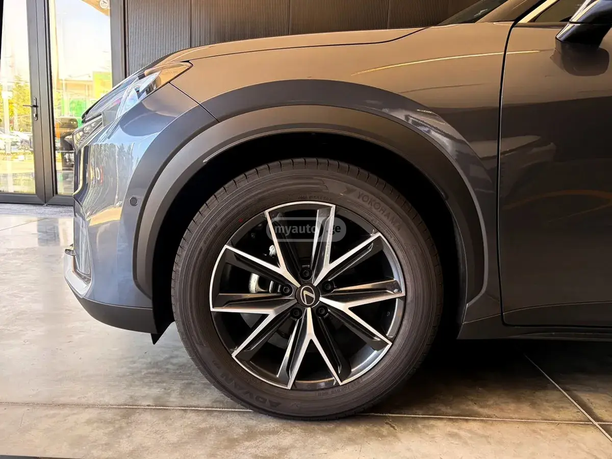 Lexus LBX