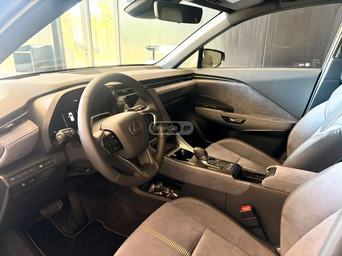 Lexus LBX