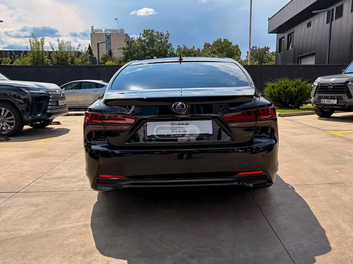 Lexus LS 500 h 