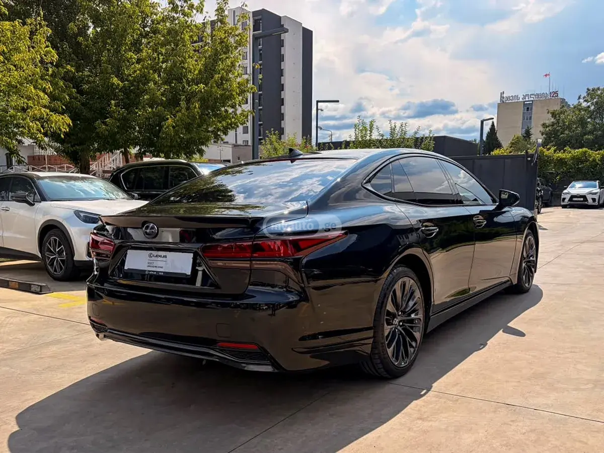 Lexus LS 500 h 
