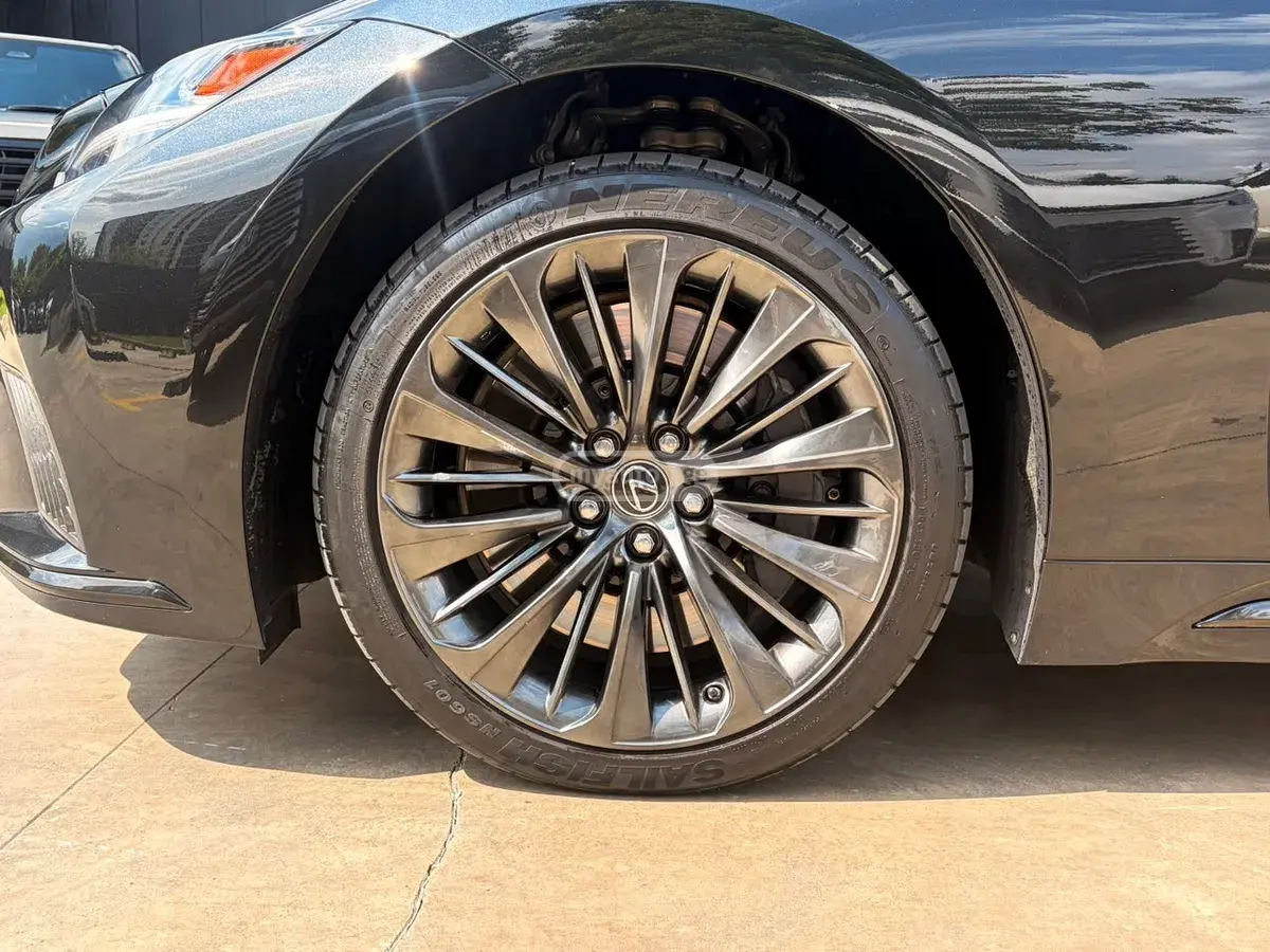 Lexus LS 500 h 