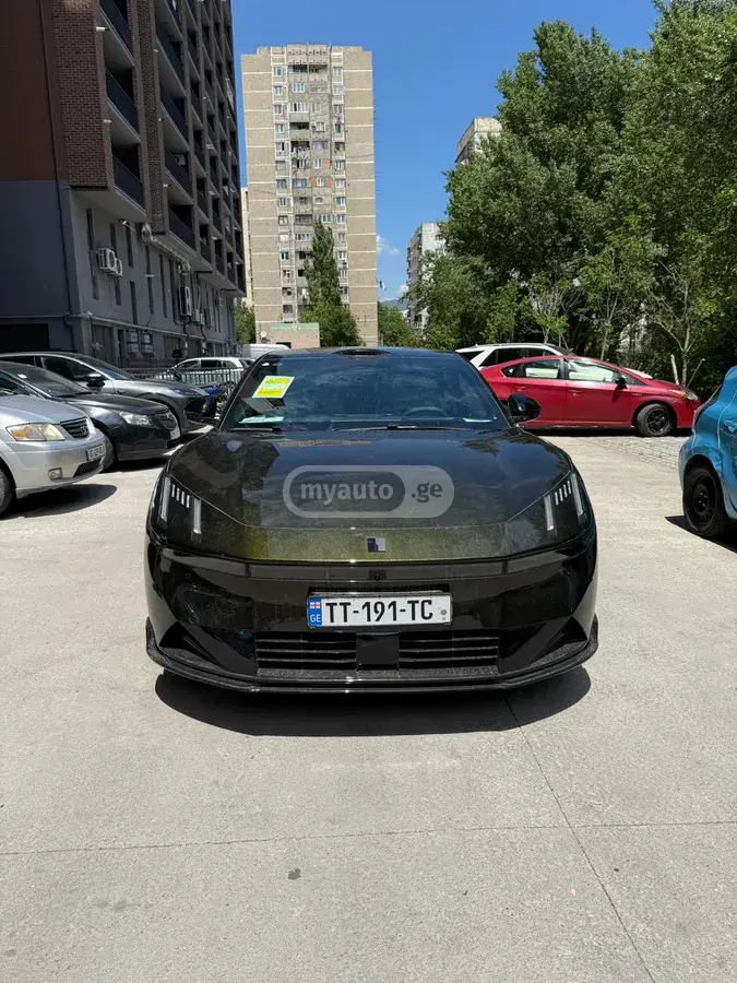 Lynk & Co 09 