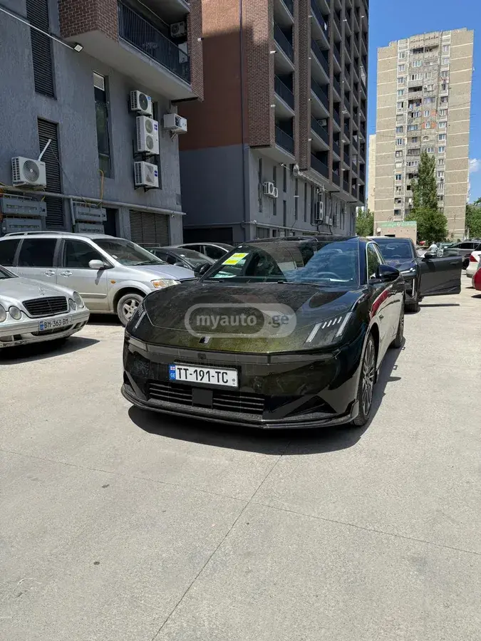 Lynk & Co 09 