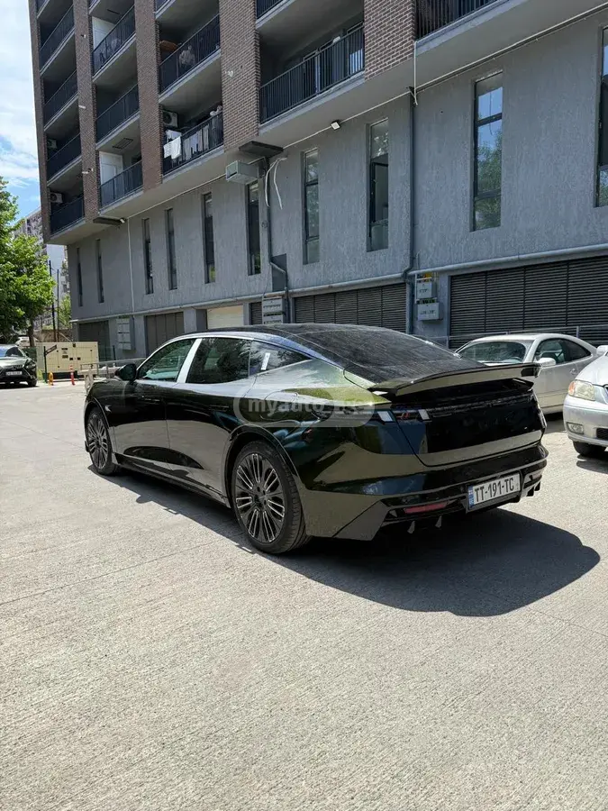 Lynk & Co 09 