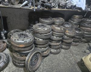 MITSUBISHI Grandis 2001-2010