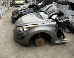 HYUNDAI Elantra 2015 1.8 - 5