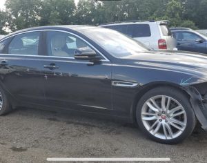 JAGUAR XF 2018 3.0
