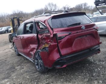 TOYOTA Sienna 2021 2.5 - 9