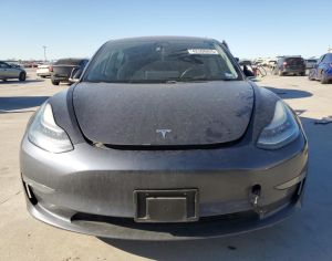TESLA Model 3 2022 0.1 - 3