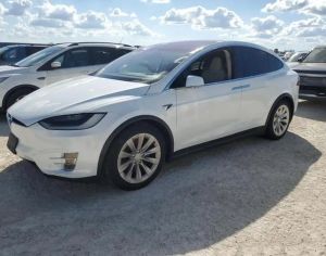 TESLA Model X 2019 0.1 - 7