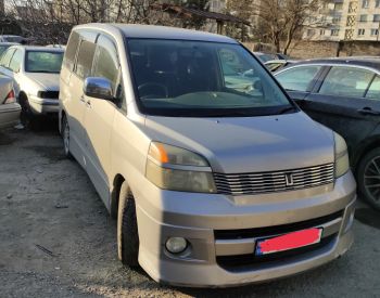 TOYOTA VOXY 2005 2.0 - 2