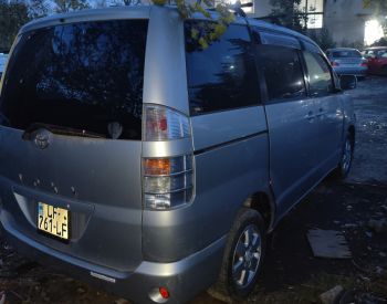 TOYOTA VOXY 2005 2.0 - 3